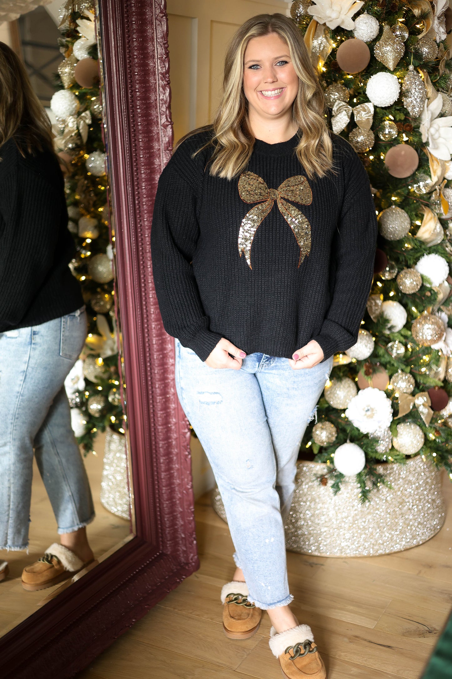 Mistletoe Kisses Sweater [black/gold]