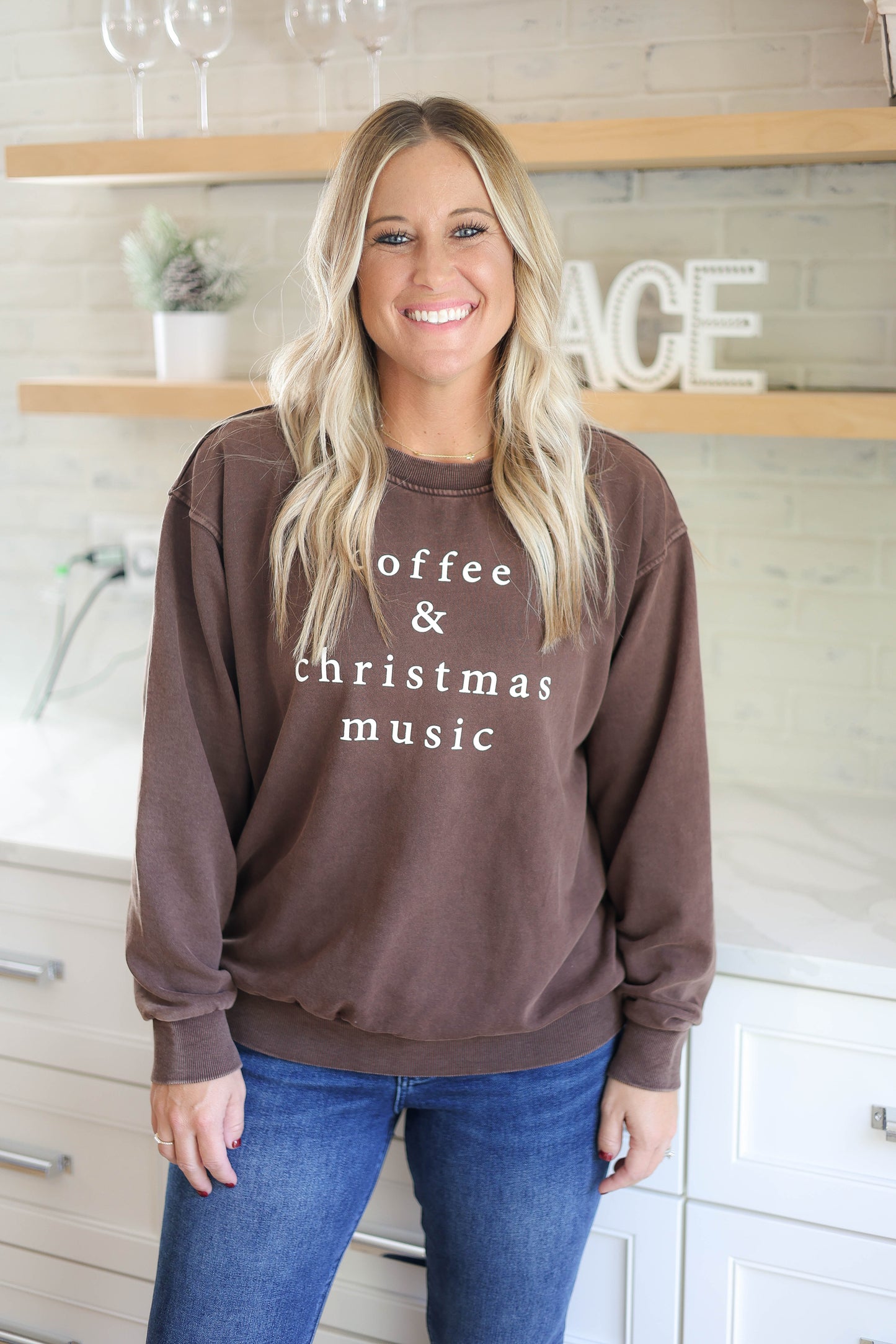 Coffee & Christmas Music Sweatshirt [mineral brown]