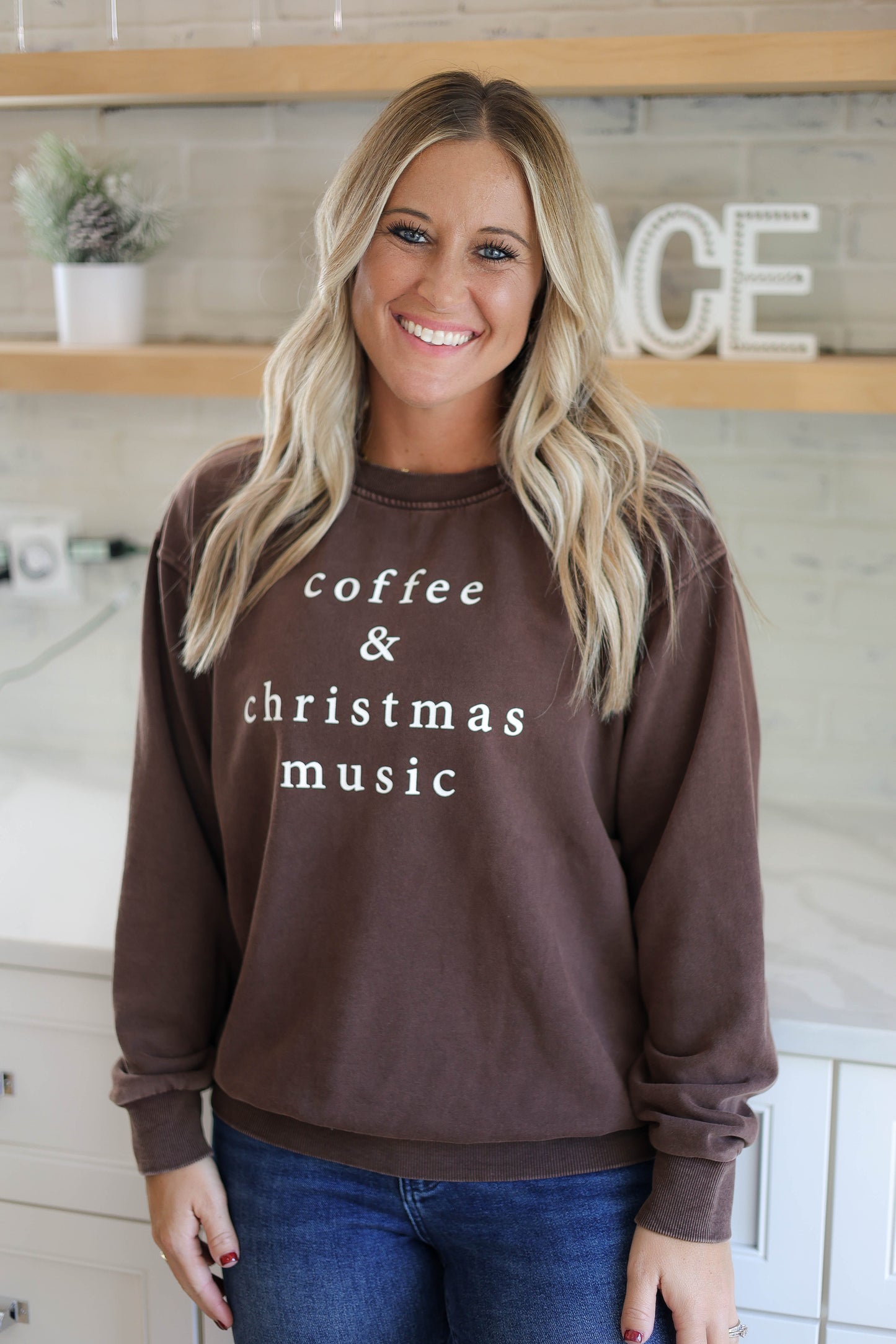 Coffee & Christmas Music Sweatshirt [mineral brown]